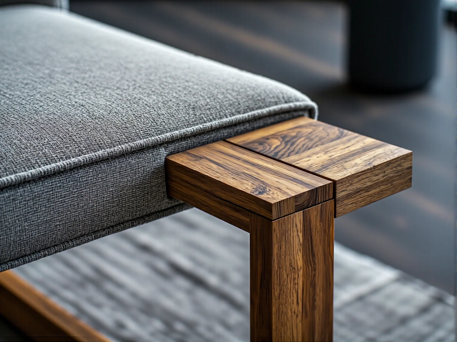 Klient zadowolony z zakupu mebli idealnie dobranych dzięki technologii rozszerzonej rzeczywistości